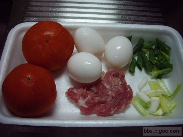 食材：蕃茄、蛋、絞肉、蔥段