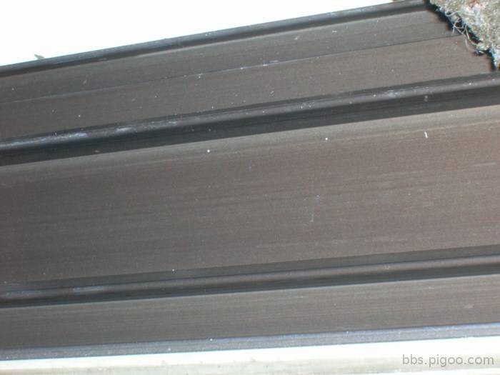 積灰塵的鋁窗底部 (5) [1600x1200].JPG