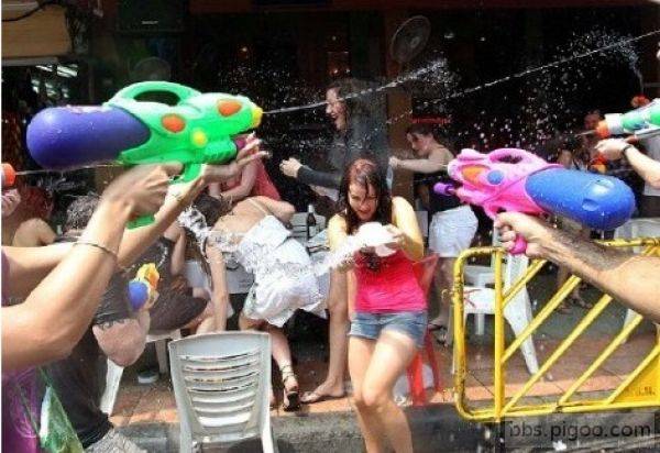 b0a2b_2013_songkran_pattaya_thailand_Songkran-Water-Festival-2013-Thailand-New-Year.jpg