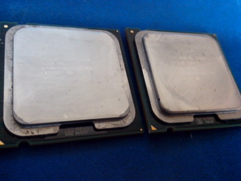 Intel Core2 Quad Q8300 四核心/2.50G/1333MHz/4M 良品 有2顆 一顆$700(已售出)