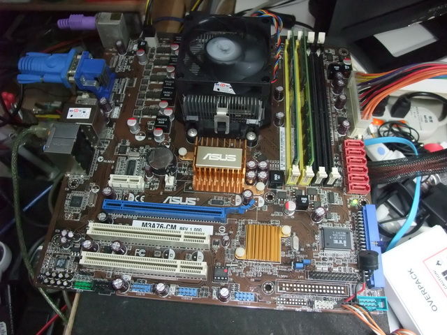 ASUS M3A76-CM +4GB + AMD X2 245CPU