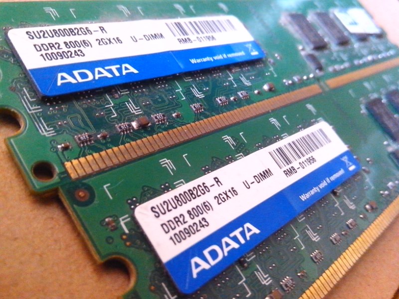 記憶體 ADATA DDR2 800 2G 安裝XP測試OK 有2張一張300