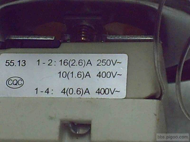 請教16(2.6)A 250V。是最大能承受16A/250V嗎?(2.6)是什麼意思?感謝回答~