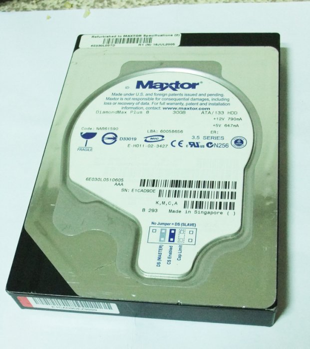MAXTOR 30G IDE硬碟 + IDE排線兩條