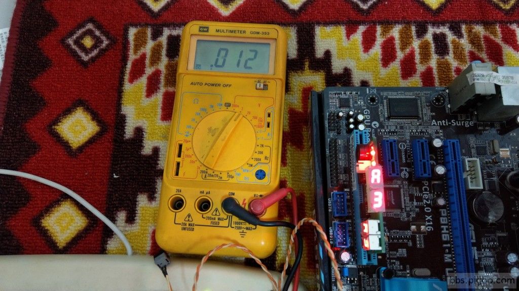 跑碼完成開機畫面顯示後CPU電壓