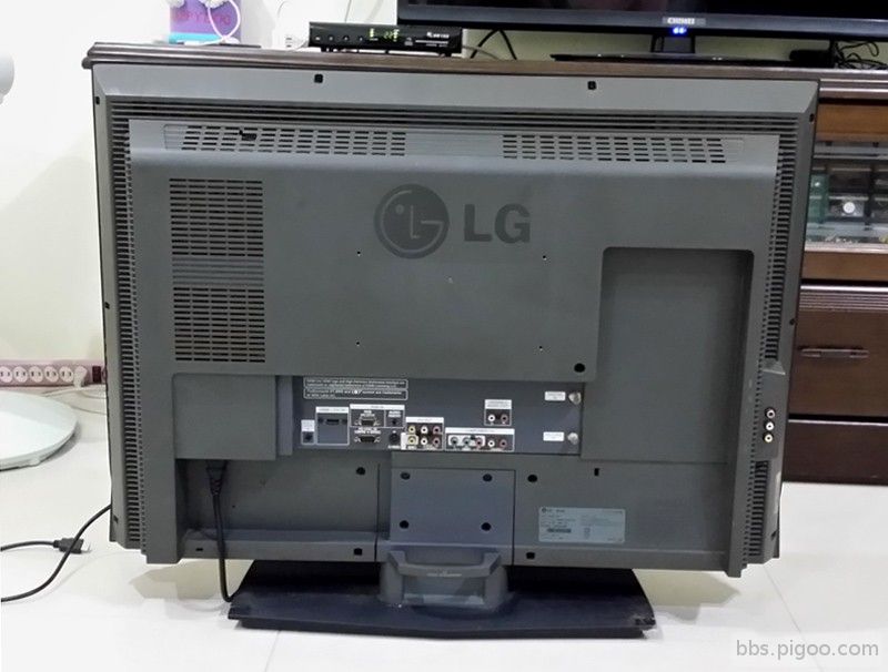 LG 32LC2D--2.jpg