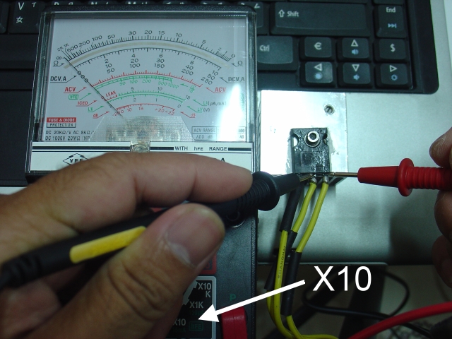 一開始電表轉歐姆檔(x10)