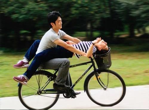 騎腳踏車載女友的六種方法004.jpg