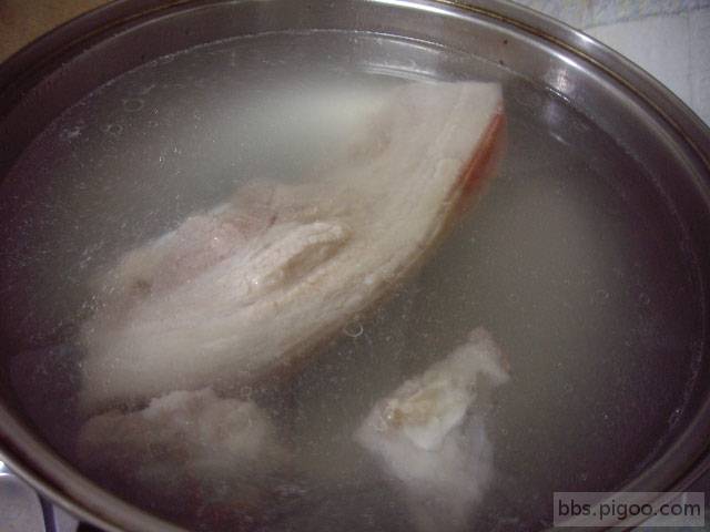 用滾水煮熟，肉汁還可以當高湯