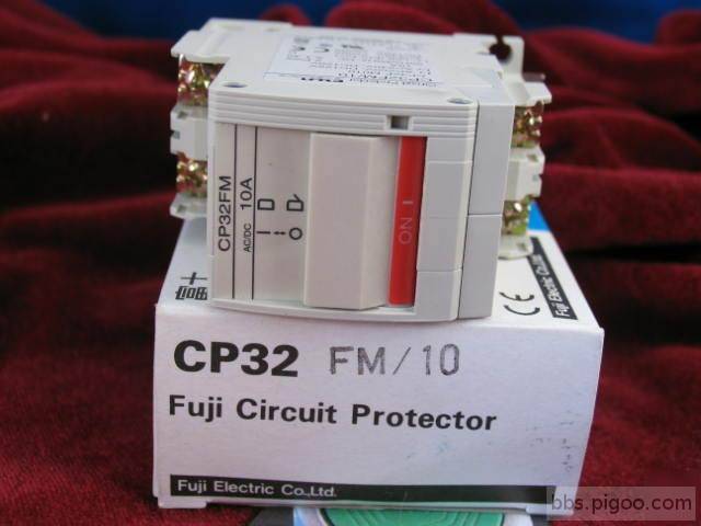CP32-fm-10-fuji-10A-2-pole-240V-circuit-protector.jpg