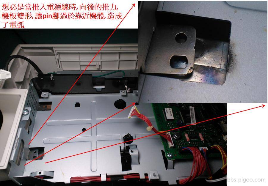 移除電源機板後, 檢視原電源插座的下方, 發現有電弧燒灼的痕跡.  想必當推入電源線時, 向後的推力, 讓pin腳 ...