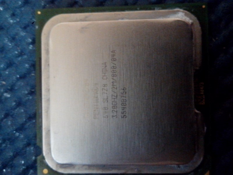 INTEL 640 \3.20\2M\800