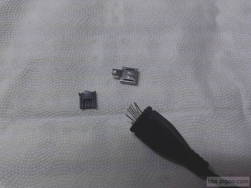 MicroUsbDestroied_800x600.jpg