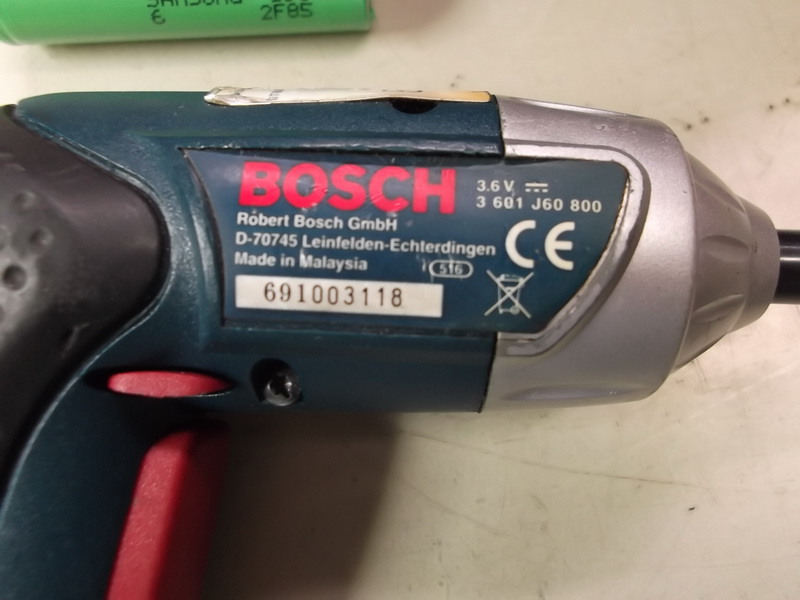 BOSCH IXO 電動起子含充電座