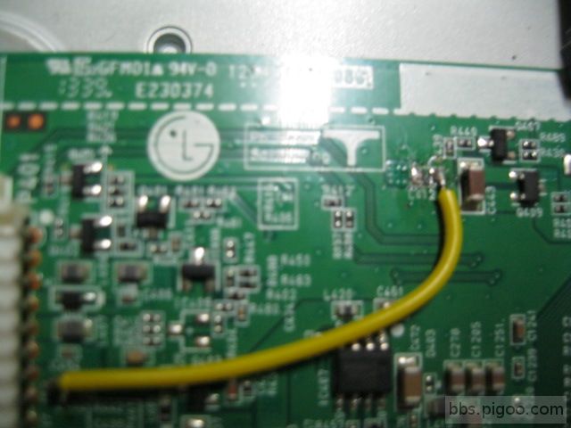 測P板12V降至1V  P板空板12V正常經查為12V屏壓在主板供電中,層板內短路,拆掉兩端電感 直接供電OK ...