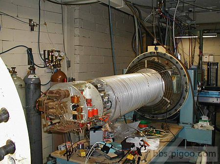 450px-2mv_accelerator-MJC01.jpg