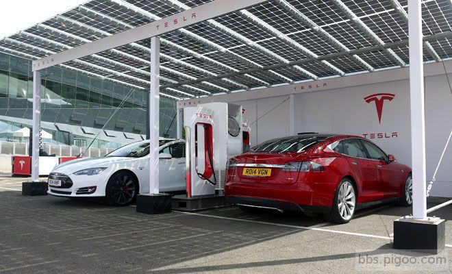 Tesla-solar-charging-station.jpg