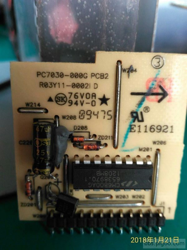 取另一顆PC-7058拆PFC板更換比對確認電壓375V穩定無跳動二次測輸出為穩定,後續將查修PFC板不穩問題 ...