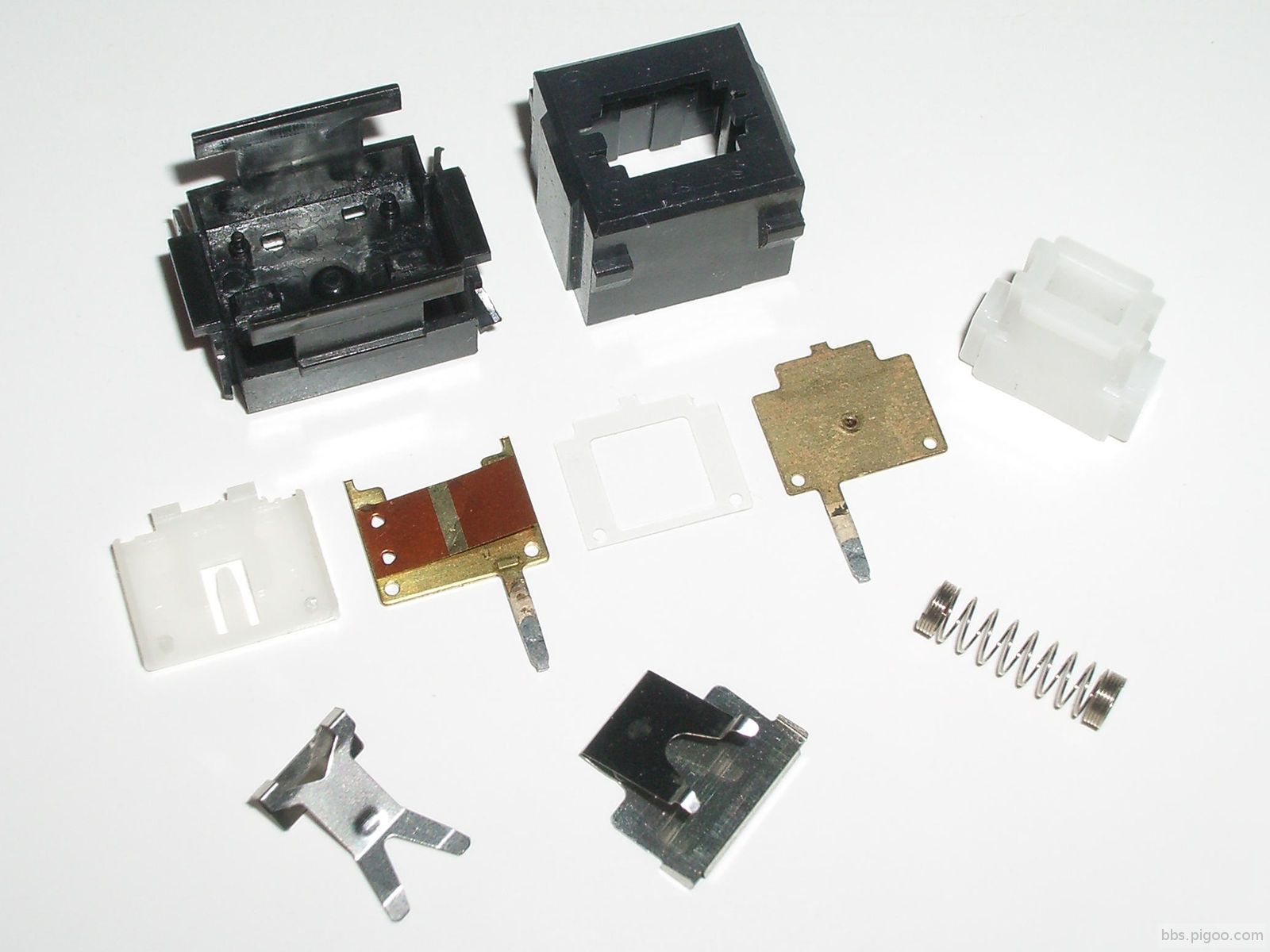 1600px-Alps_SKCM_White_-_disassembled.jpg