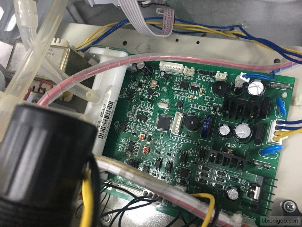 這個就是控制動作的PCB面板