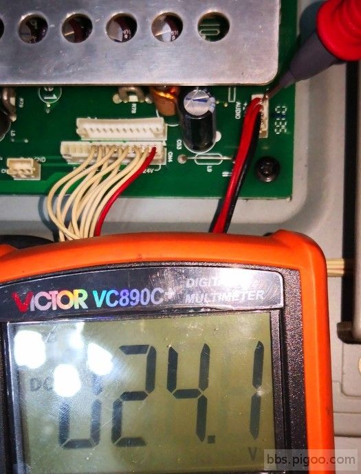 電源板24V PIN1有電壓