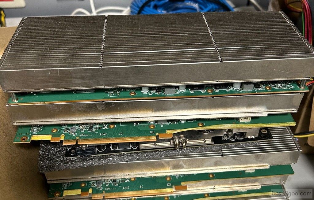 RX5700_up.jpg