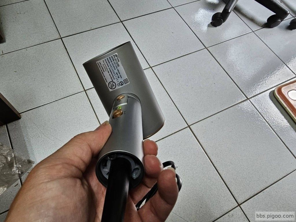 底部螺絲已拆