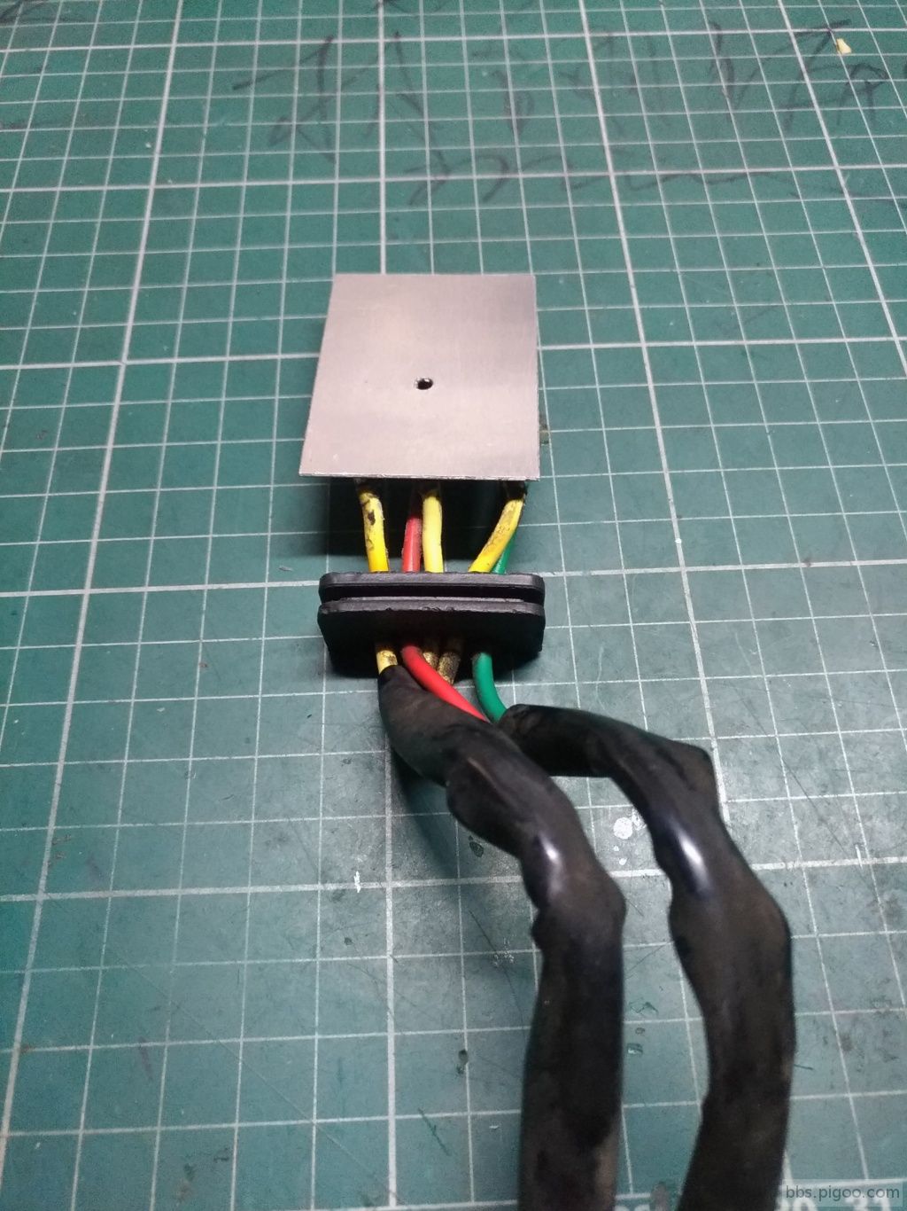 整流器的背面