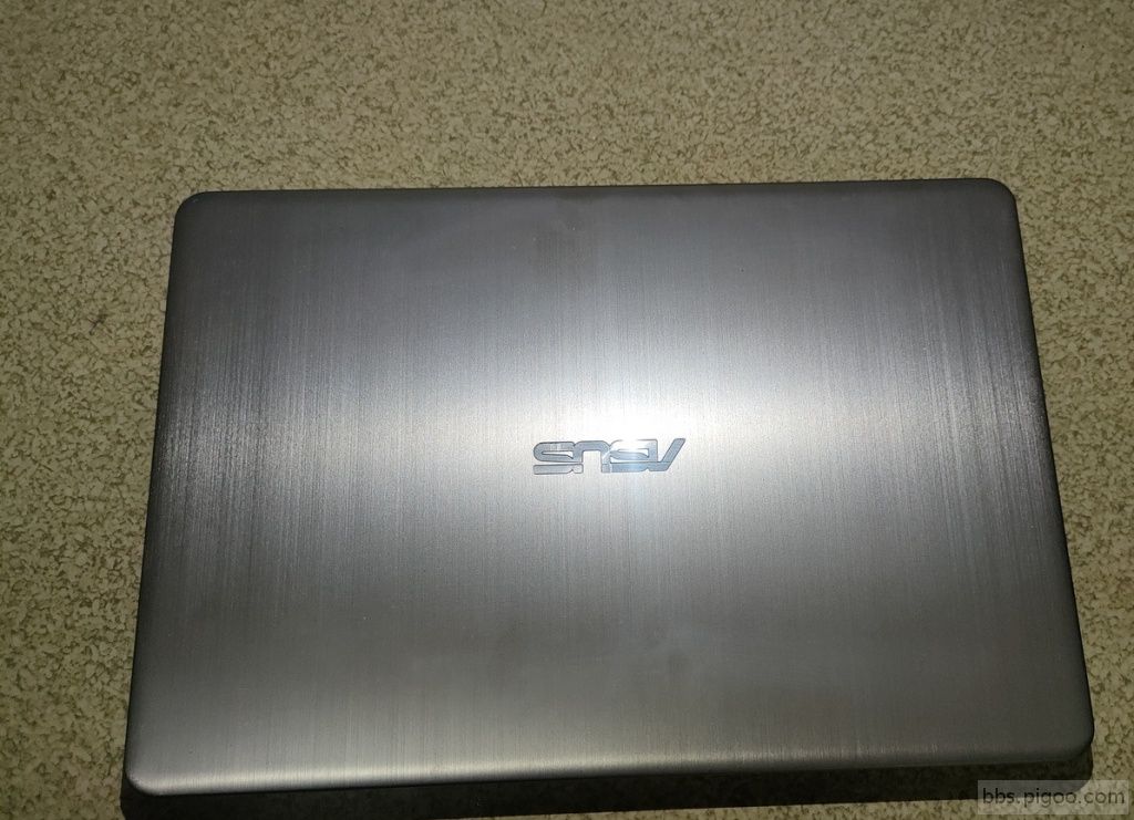下圖為電腦上蓋照片