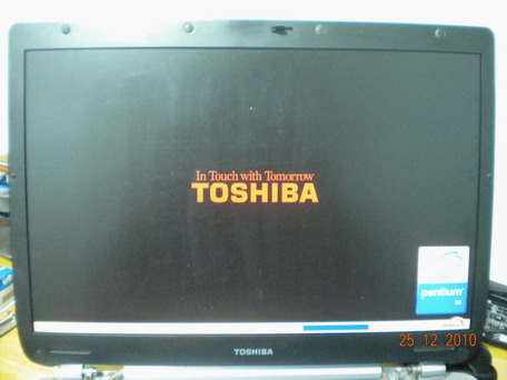 出現Toshiba的LOGO