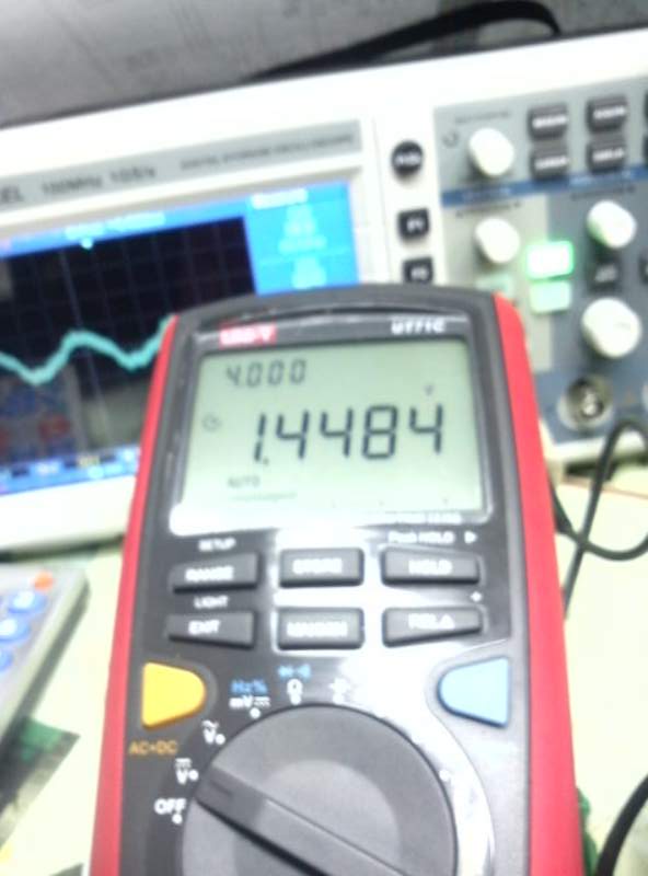 綜合IC垂直OUT信號正常電壓 [800x600].jpg