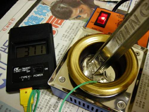 試試買熱風烙鐵兩用機送的溫度計,看起來很兩光但測溫度還蠻準